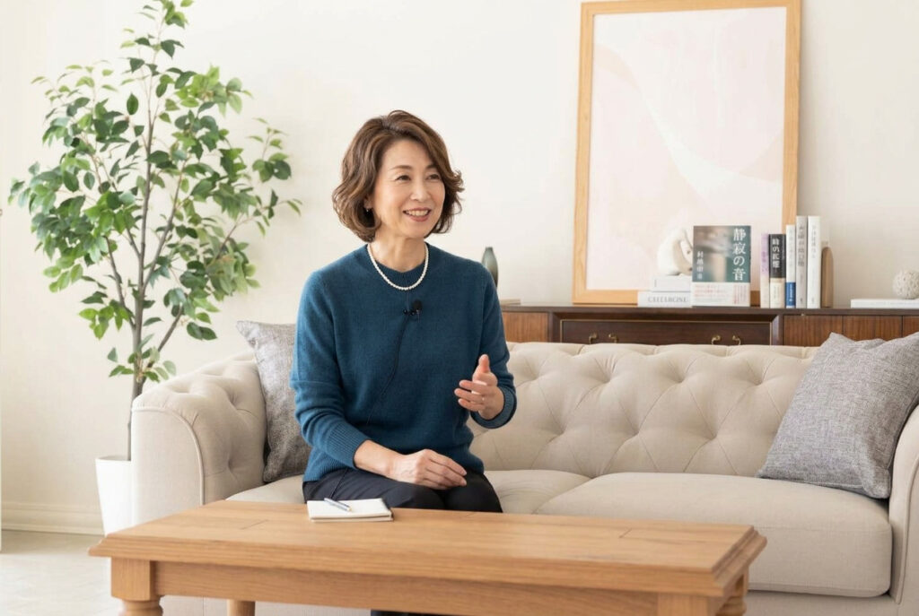 アーリーバードインタビューシーン女性一人