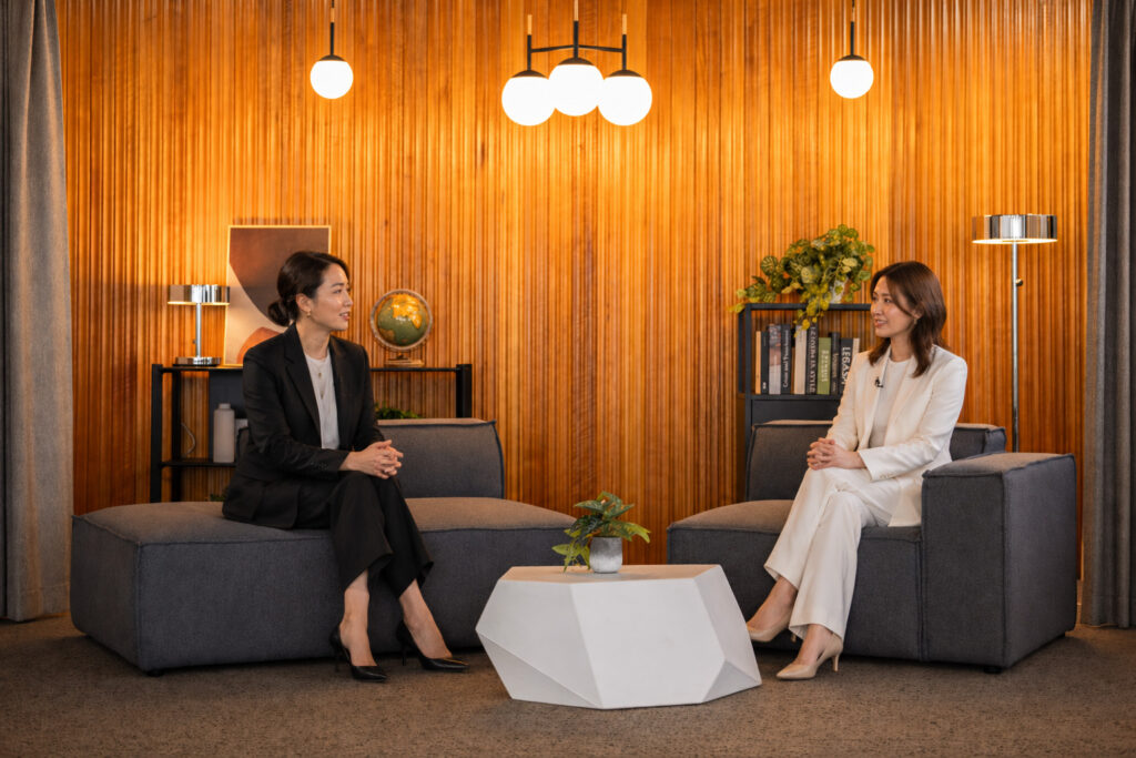BIGBEAR2stで女性2名が対談写真